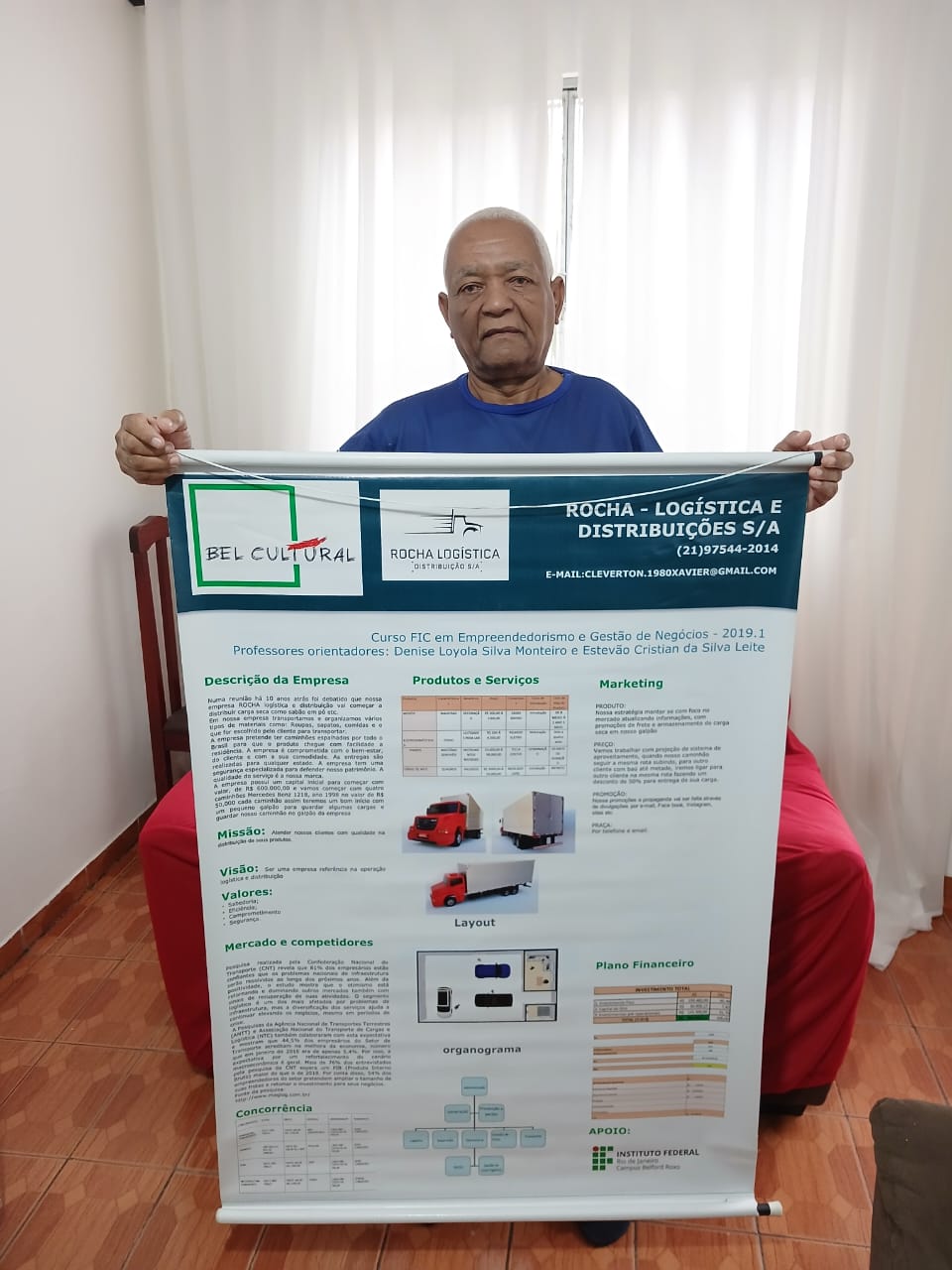 Fundador da Rocha Logística com o projeto da empresa